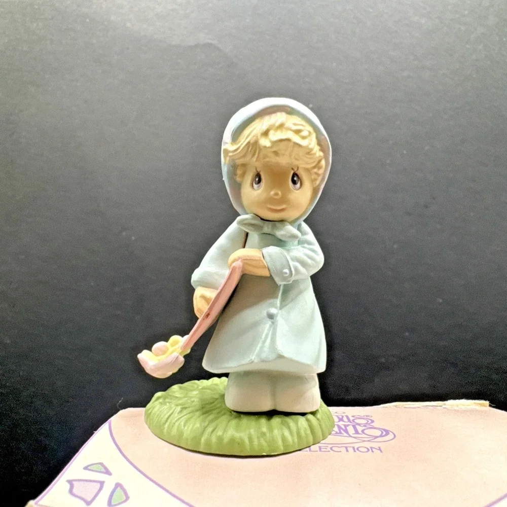 Precious Moments March Miniature Monthly Figurine‎ Girl & Kite with Box, New
